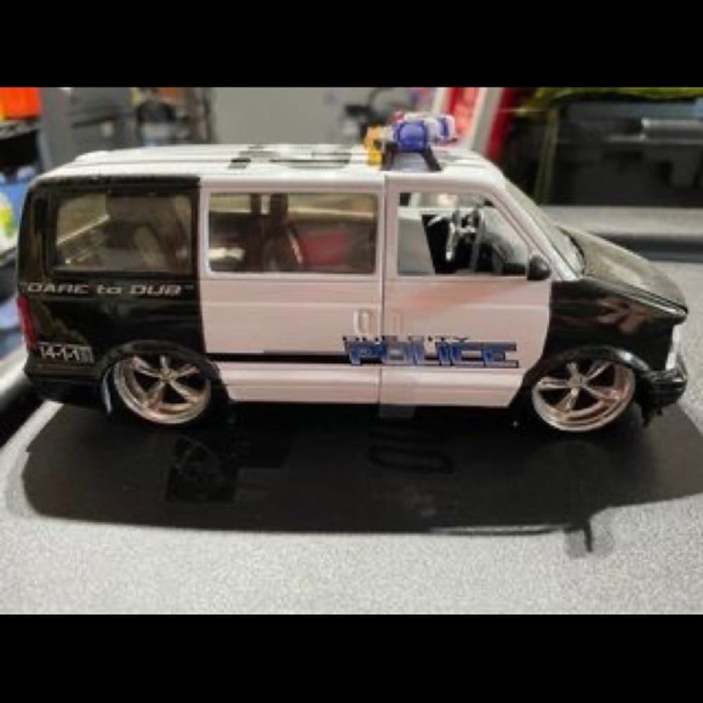 Dubs metal cruiser collector car